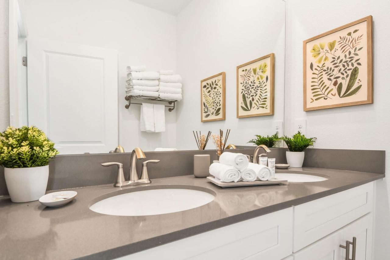 키시미 Brand New Townhouse-Storey Lake 빌라 외부 사진